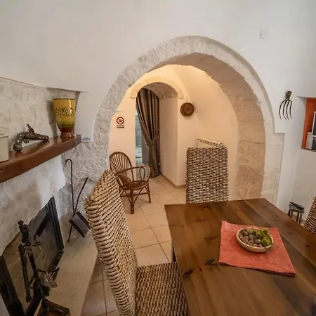 Charming Retreat In With Fenced Garden