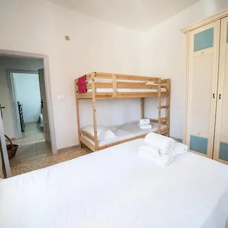 Charming Retreat In With Fenced Garden Holiday home *