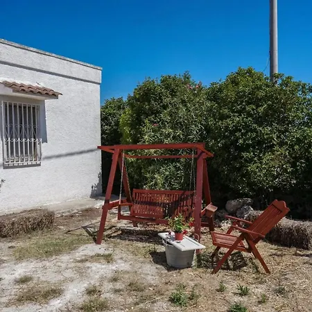 Charming Retreat In With Fenced Garden Holiday home *